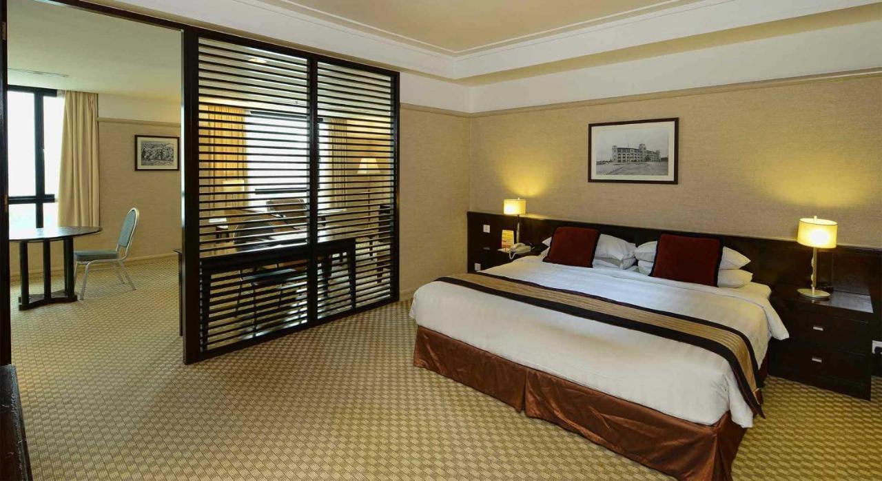 Pacific Regency Hotel Suites Kuala Lumpur Habitación foto A room at the hotel